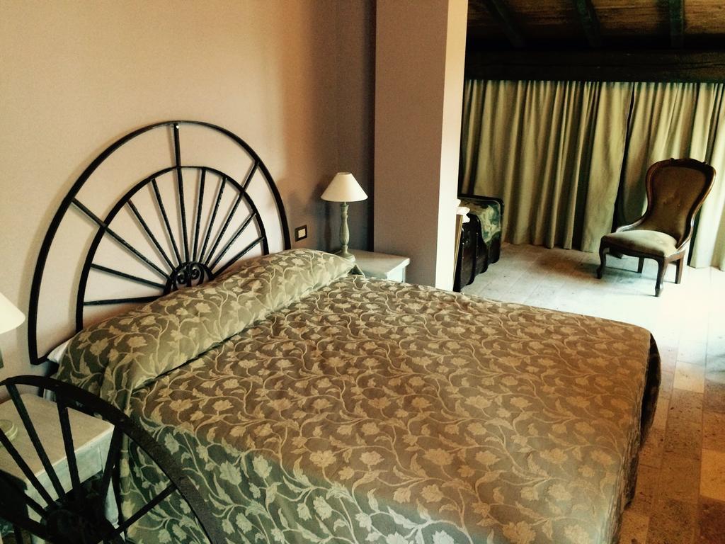 La Finestra Sul Po - Agriturismo Monticelli dʼOngina Chambre photo