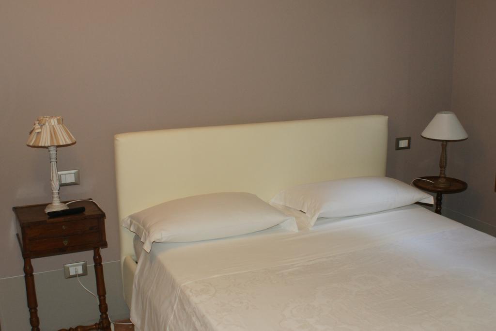 La Finestra Sul Po - Agriturismo Monticelli dʼOngina Chambre photo