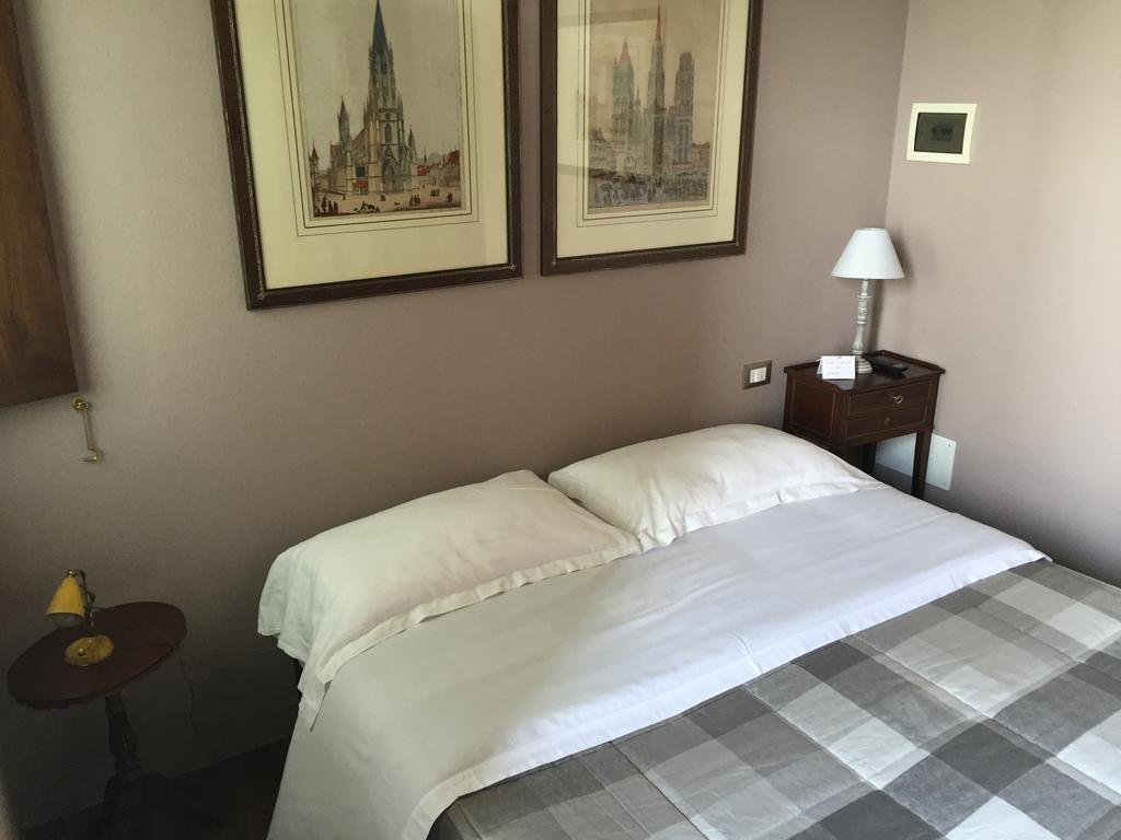 La Finestra Sul Po - Agriturismo Monticelli dʼOngina Chambre photo